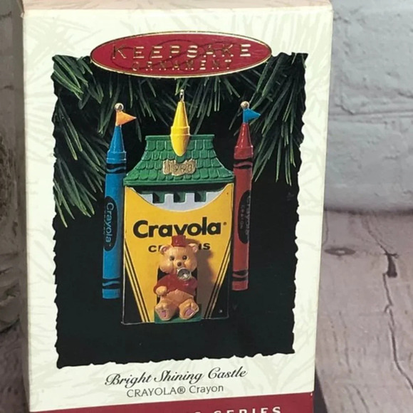 Hallmark keepsake vintage 1993 Bright Shining Castle ornament - Picture 1 of 4